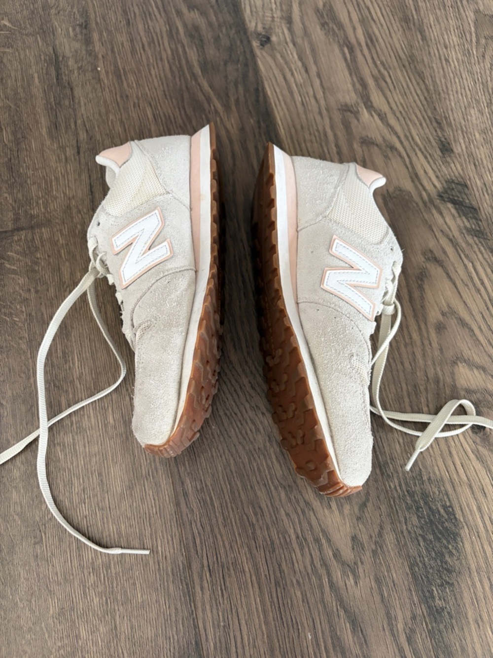 New Balance - Picture 2 of 3